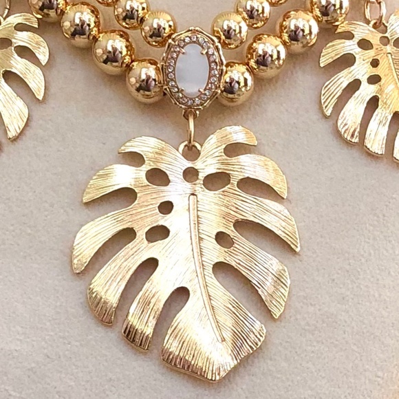 LILLY PULITZER NECKLACE NWT EXQUISITE MONSTERA LEAF NECKLACE ⭐️JUNGLE VIBE GOLD - Picture 6 of 16